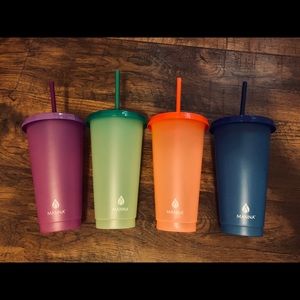 Mamma color changing cups with lids and straws